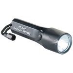 LINTERNA DE MANO PELICAN STEALTHLITE NEGRO CUERPO DE PLASTICO SUMERGIBLE A 1 MT INCLUYE 4 BATERIAS ALCALINAS LED 126 LUMENES MOD 2410 LED